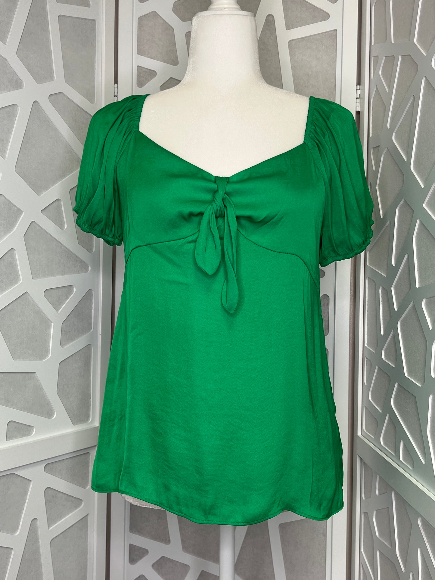 PUFF SLEEVE GREEN TOP